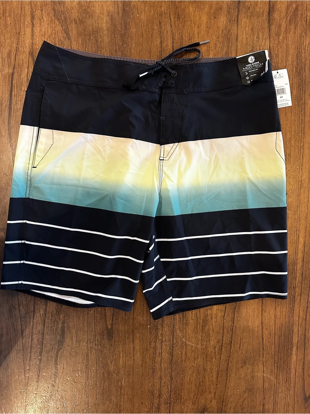 Volcom Mod-Tech Board Shorts – Men’s Size 34 – NWT